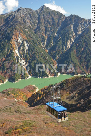 紅葉の立山連峰、黒部湖と立山ロープウエー 18122111
