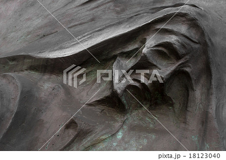 Ms. Black Ms. Black 18123040