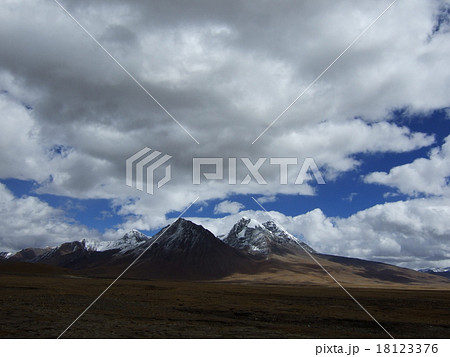 チベット高原　サガ近郊 18123376