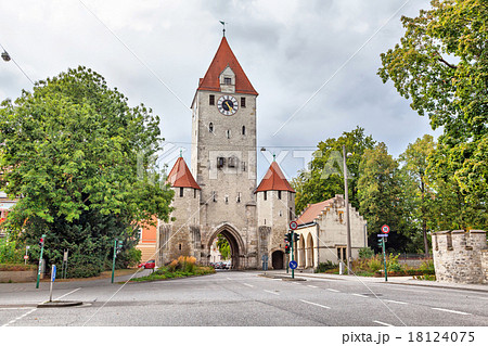 Medieval city gate with clock tower in Regensburg Medieval city gate with clock tower in Regensburg 18124075
