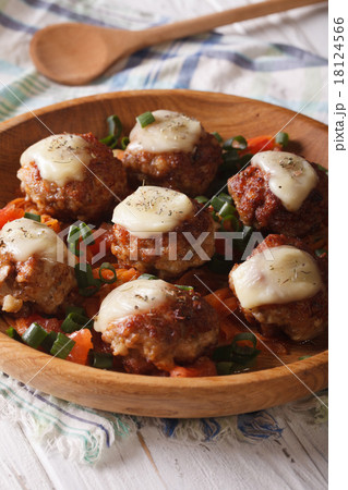 Baked meat balls with mozzarella in a wooden bowl Baked meat balls with mozzarella in a wooden bowl 18124566