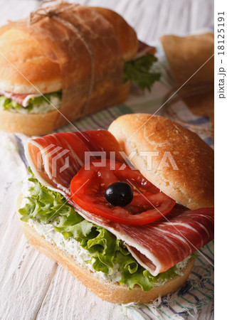 Sandwiches with ham, cream cheese and vegetables 18125191