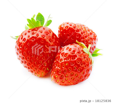 three fresh, juicy and healthy strawberries 18125836