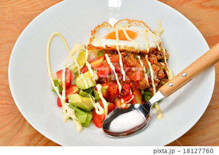 タコライス（ぱぱ〜んアレンジ）。注意）スプーンにレタッチ痕が残ります。 18127760