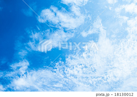 積雲 雲片 青い空 巻雲 巻積雲 白い雲 すじ雲 秋の空 背景用素材 クラウド 青空 合成用背景 積雲 雲片 青い空 巻雲 巻積雲 白い雲 すじ雲 秋の空 背景用素材 クラウド 青空 合成用背景 18130012