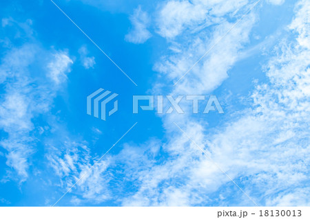積雲 雲片 青い空 巻雲 巻積雲 白い雲 すじ雲 秋の空 背景用素材 クラウド 青空 合成用背景 積雲 雲片 青い空 巻雲 巻積雲 白い雲 すじ雲 秋の空 背景用素材 クラウド 青空 合成用背景 18130013