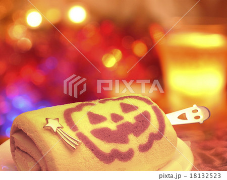 ハッピーハロウィン!かぼちゃケーキと飲み物でお祝いパーティー!トリック・オア・トリート! ハッピーハロウィン!かぼちゃケーキと飲み物でお祝いパーティー!トリック・オア・トリート! 18132523