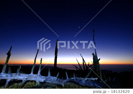 大台ケ原の夜明け(奈良県吉野郡上北山村) 大台ケ原の夜明け(奈良県吉野郡上北山村) 18132620