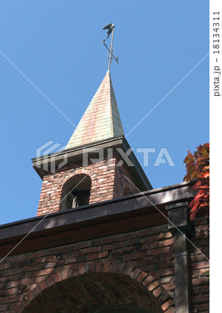 碌山美術館　碌山館　尖塔を見上げる 18134311