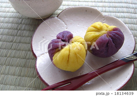 薩摩芋のおいしい二色の茶巾絞り　お茶　和風イメージ 18134639