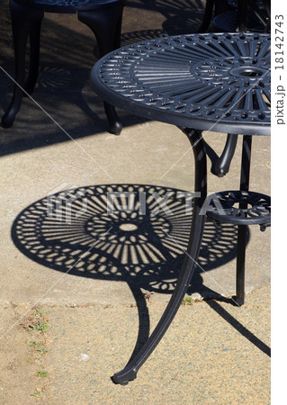 カフェテーブル 18142743