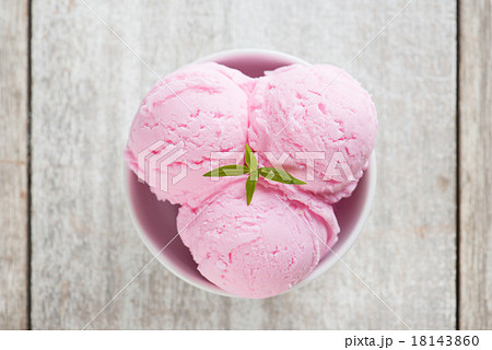 Top view strawberry ice cream in bowl Top view strawberry ice cream in bowl 18143860