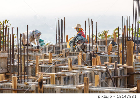 Worker working in constion site 18147831