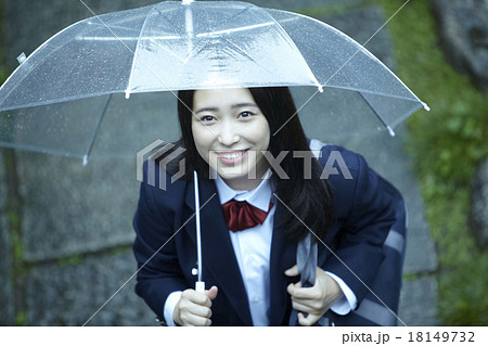 傘をさす女子高生の写真素材