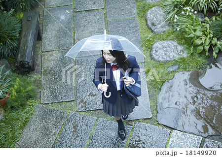 傘をさす女子高生の写真素材