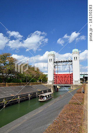 三栖閘門と十石船 三栖閘門と十石船 18150283