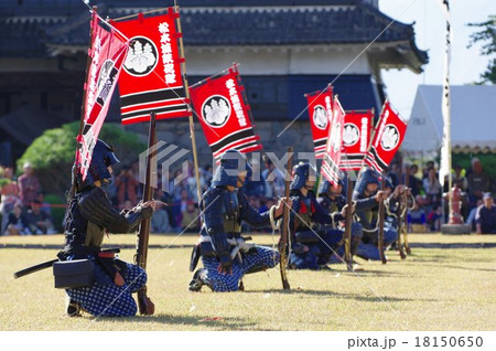 信州松本　松本城イベント　古式砲術演武の風景（火縄銃）　松本隊待機風景横 18150650