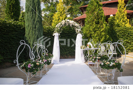 Beautiful wedding flower 18152081