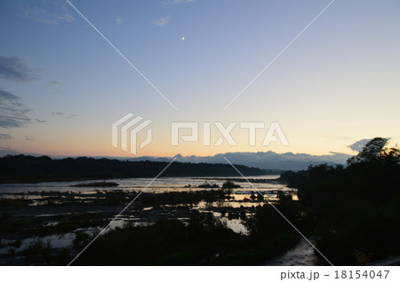 荒川の夕暮れ(荒川左岸・明戸駅付近/埼玉県深谷市) 荒川の夕暮れ(荒川左岸・明戸駅付近/埼玉県深谷市) 18154047