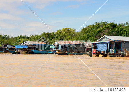 カンボジア　シェムリアップ　トレンサップ湖 18155802