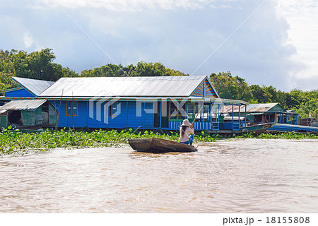 カンボジア　シェムリアップ　トレンサップ湖 18155808
