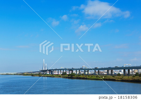 かつしかハープ橋と青空 18158306