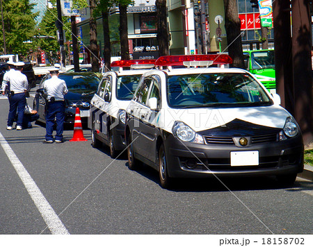 交通事故現場 警察車両の写真素材