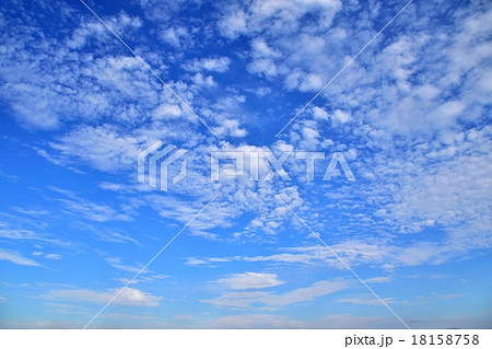 秋空の雲 18158758