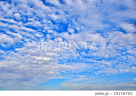 秋空の雲 18158762