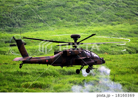 アパッチ　AH-64D　（ 攻撃ヘリコプター ）　飛行射撃　2015年 富士総合火力演習 18160369