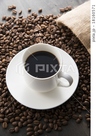 コーヒーとコーヒー豆 18160571