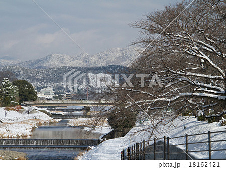 京都出町柳からの雪景色 京都出町柳からの雪景色 18162421