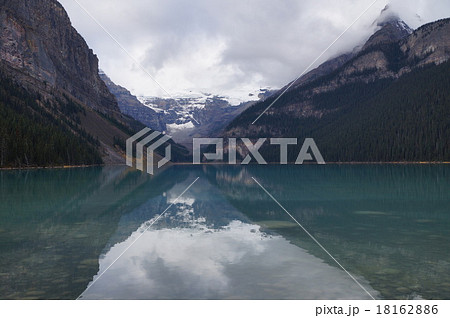 レイク・ルイーズとビクトリア山 18162886