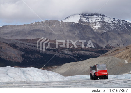コロンビア大氷原の雪上車 18167367