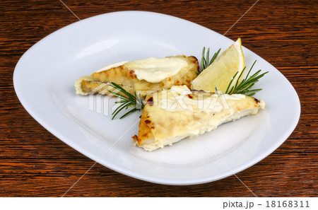 Baked perch fillet 18168311