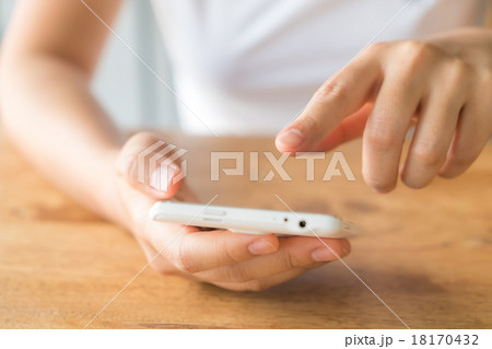 Hand touch the Screen on the Smart Phone 18170432