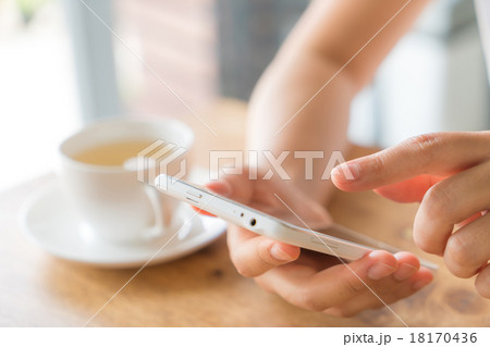 Hand touch the Screen on the Smart Phone 18170436