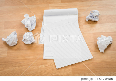 White note book paper with crumpled paper on a wooden desk 18170486