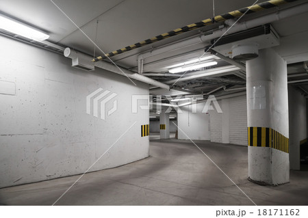 Empty underground concrete parking interior Empty underground concrete parking interior 18171162