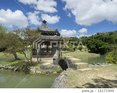 世界遺産の一つ、沖縄の識名園 18171900