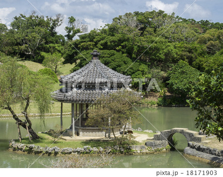 世界遺産の一つ、沖縄の識名園 18171903