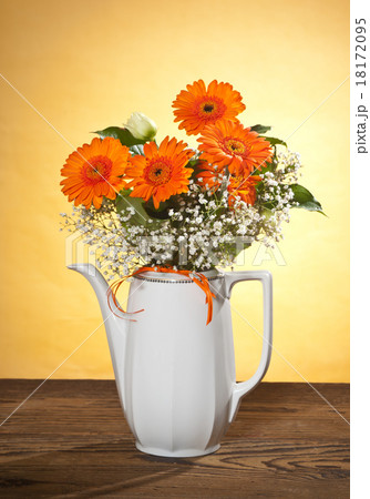 bouquet in vase 18172095