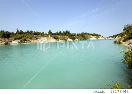 artificial lake  18178448