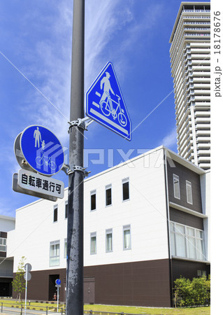 外景  交通案内版 道路標識 外景  交通案内版 道路標識 18178676