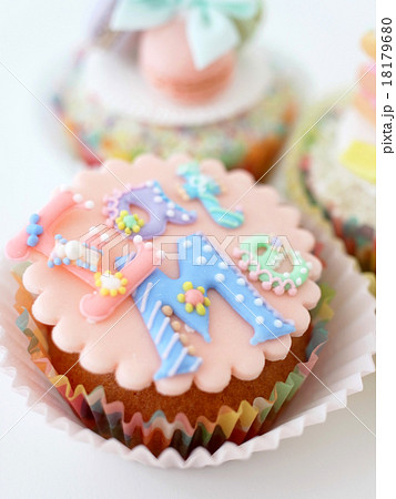 パステルカラーeatmeカップケーキの写真素材