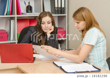 Tired journalists office discussing a new article 18182296