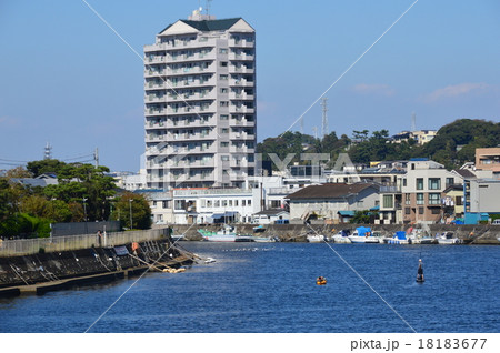片瀬橋から境川を見る(神奈川県藤沢市) 片瀬橋から境川を見る(神奈川県藤沢市) 18183677