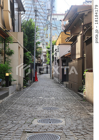 神楽坂の路地裏(石畳)の画像 神楽坂の路地裏(石畳)の画像 18184179