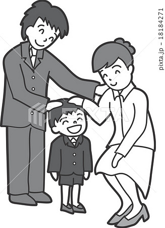 男の子の頭をなでる両親 18184271