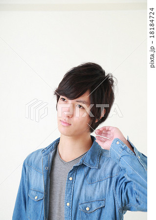 20代男性 20代男性 18184724